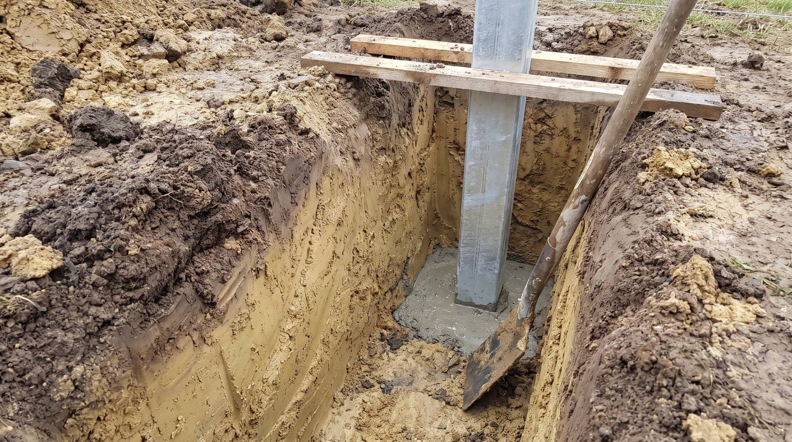 Osadzenie słupka ogrodzenia panelowego w stopie betonowej - głębokość względem strefy przemarzania gruntu